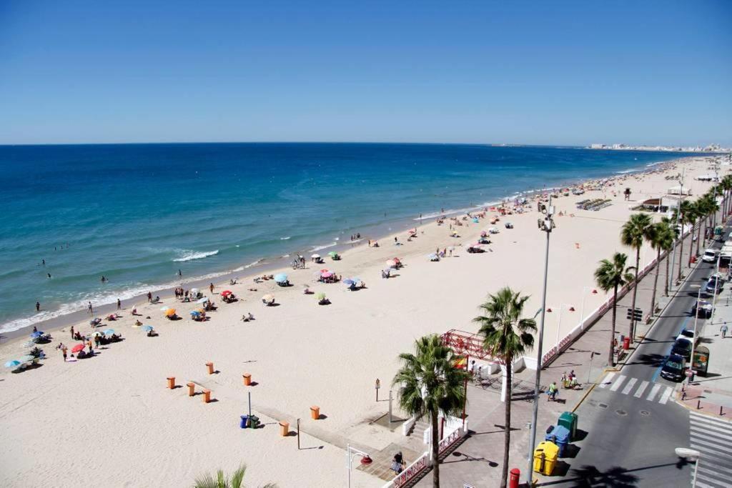 Piso Amplio Frente Al Mar En Pleno Paseo Maritimo. Apartment Cadiz Exterior photo
